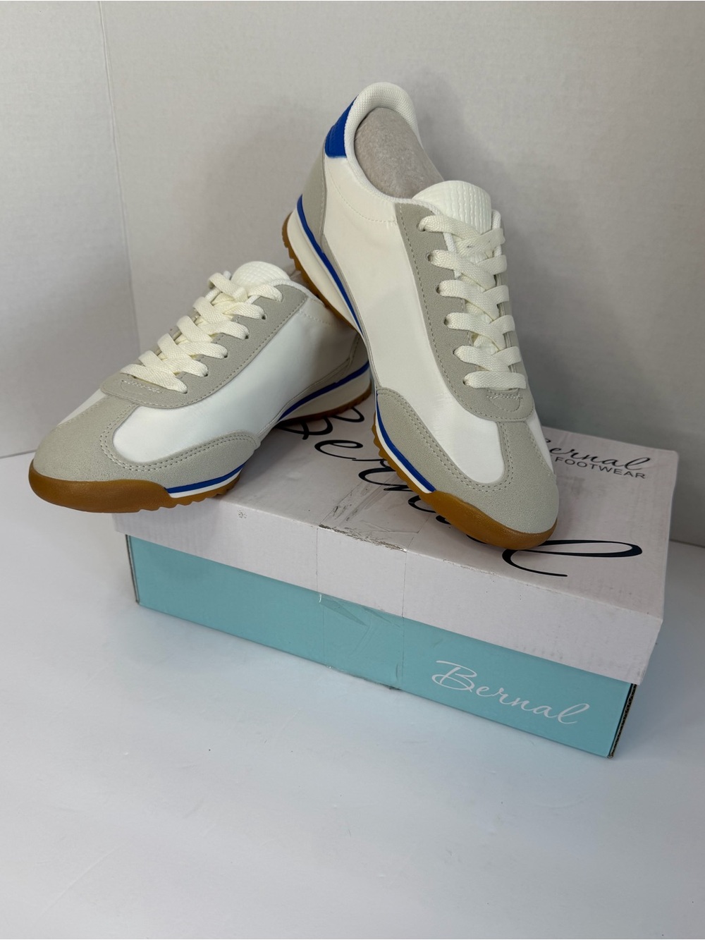 Bernal Size 7 White Blue Red Gum Sole Fashion Sneakers Lace Up
